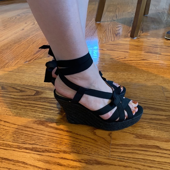 Price reduction!!! Oscar de la Renta Wrap tie wedge sandal - Picture 7 of 7